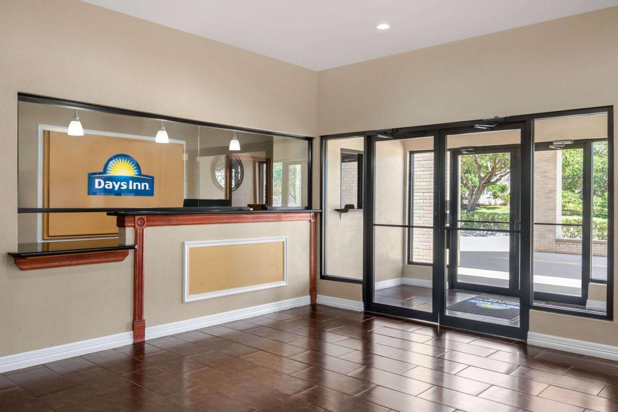 Days Inn By Wyndham San Antonio Near Fiesta Park Exteriör bild